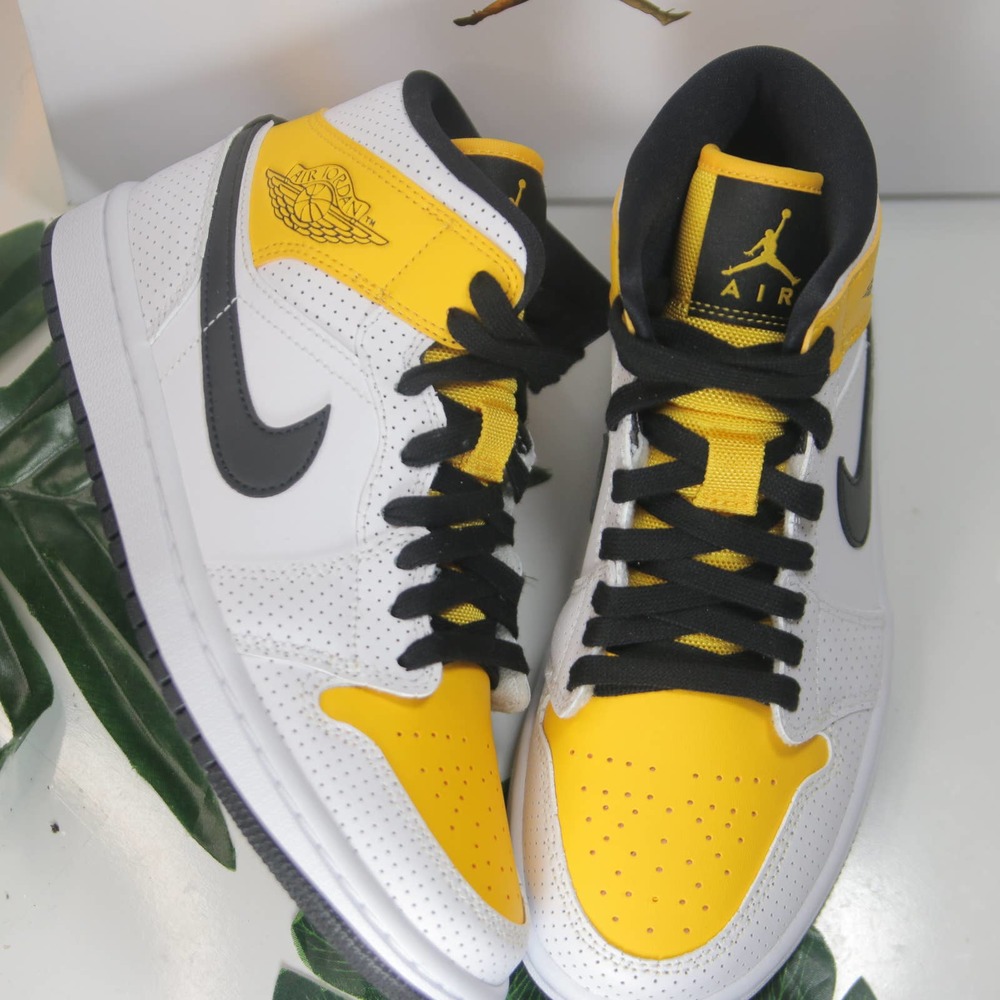 Jordan 1 Mid Yellow White size 7Womens/5.5 Youth/37.5EU 000683